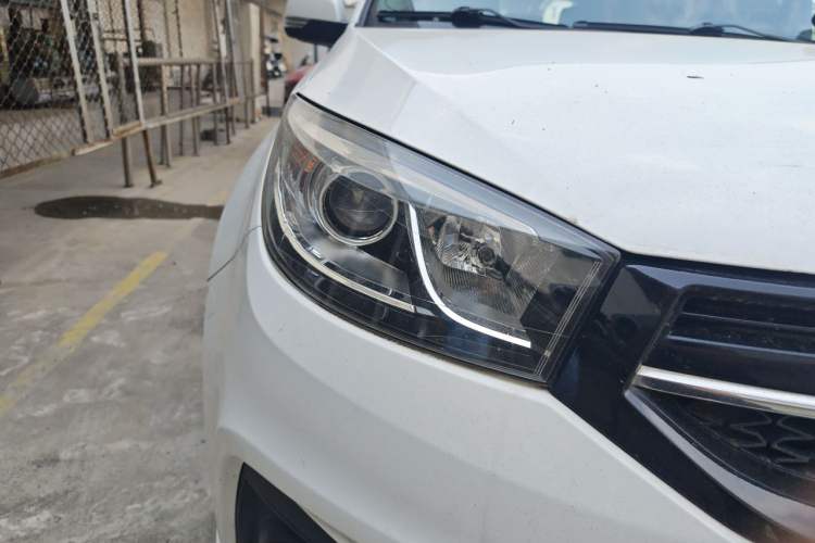Used Chery Tiggo 3 2016 1.6L Manual Fashion Edition Right Front Headlight