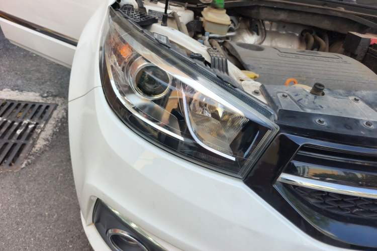 Used Chery Tiggo 3 2016 1.6L Manual ZhiShang Edition Right Front Headlight
