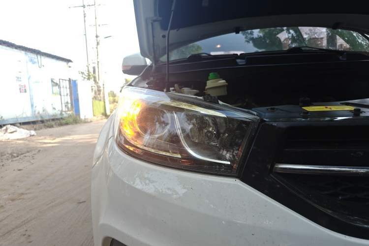 Used Chery Tiggo 3 2016 1.6L CVT ZhiShang Edition Right Front Headlight