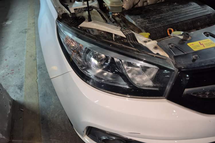 Used Chery Tiggo 3 2016 1.6L Manual ZhiShang Edition Right Front Headlight