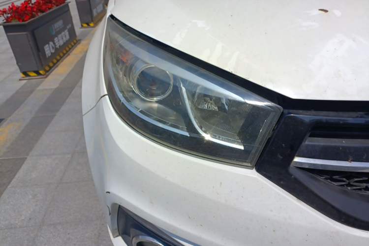 Used Chery Tiggo 3 2016 1.6L Manual ZhiShang Edition Right Front Headlight