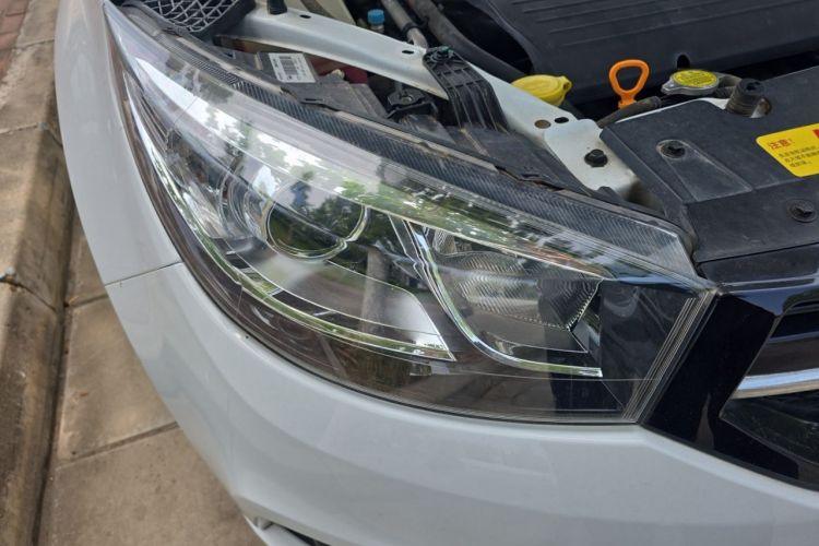 Used Chery Tiggo 3 2016 1.6L Manual ZhiShang Edition Right Front Headlight