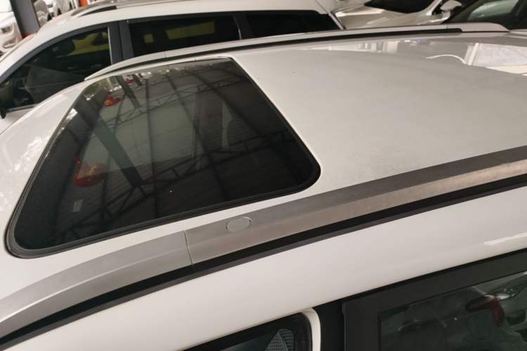 Used Chery Tiggo 3 2016 1.6L CVT ZhiShang Edition Roof