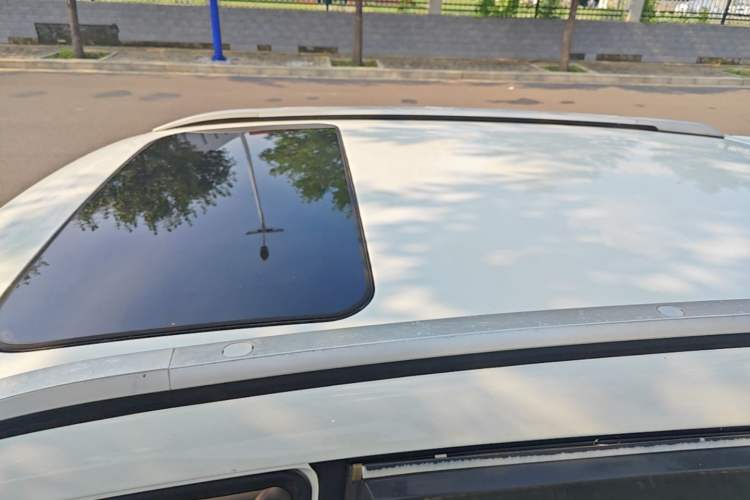 Used Chery Tiggo 3 2016 1.6L Manual ZhiShang Edition Roof