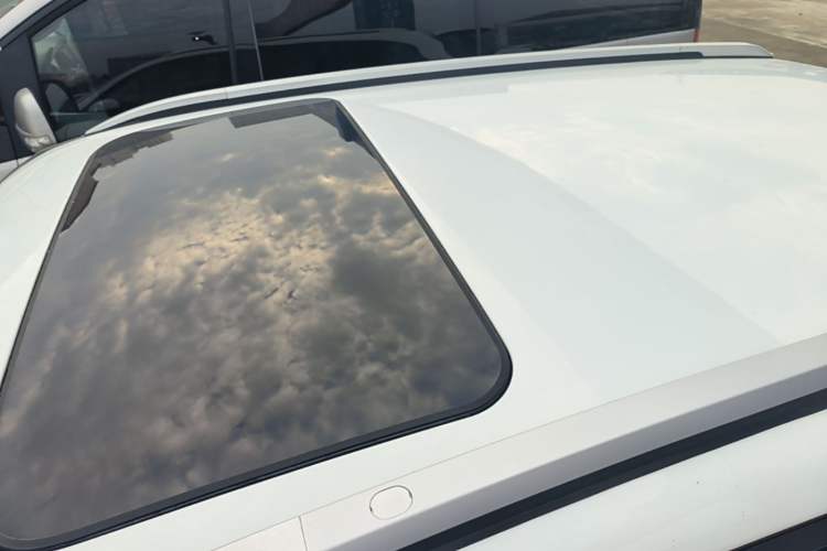 Used Chery Tiggo 3 2016 1.6L CVT ZhiShang Edition Roof