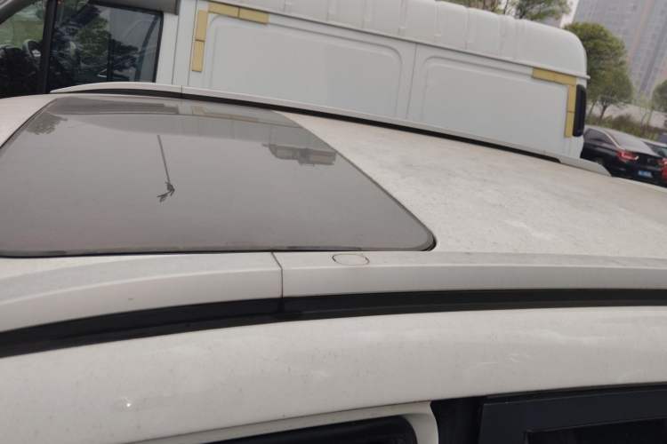 Used Chery Tiggo 3 2016 1.6L CVT ZhiShang Edition Roof