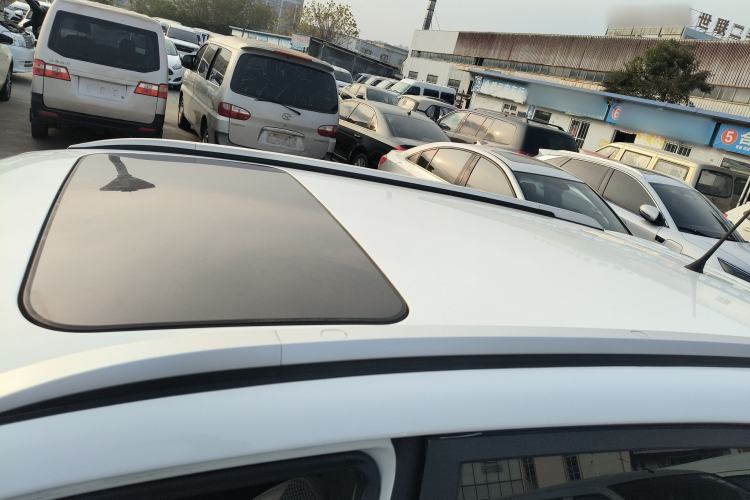 Used Chery Tiggo 3 2016 1.6L CVT ZhiShang Edition Roof