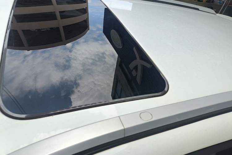 Used Chery Tiggo 3 2016 1.6L CVT ZhiShang Edition Roof