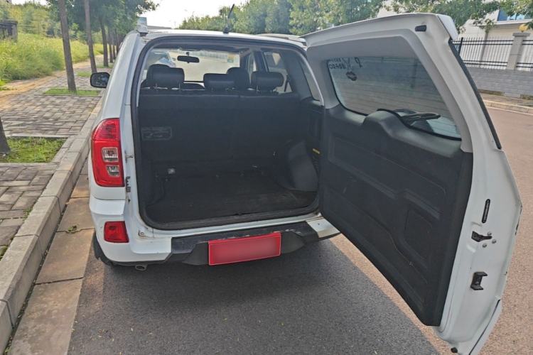 Used Chery Tiggo 3 2016 1.6L Manual ZhiShang Edition Trunk