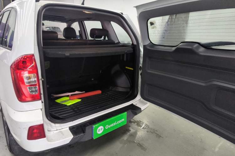 Used Chery Tiggo 3 2016 1.6L Manual ZhiShang Edition Trunk