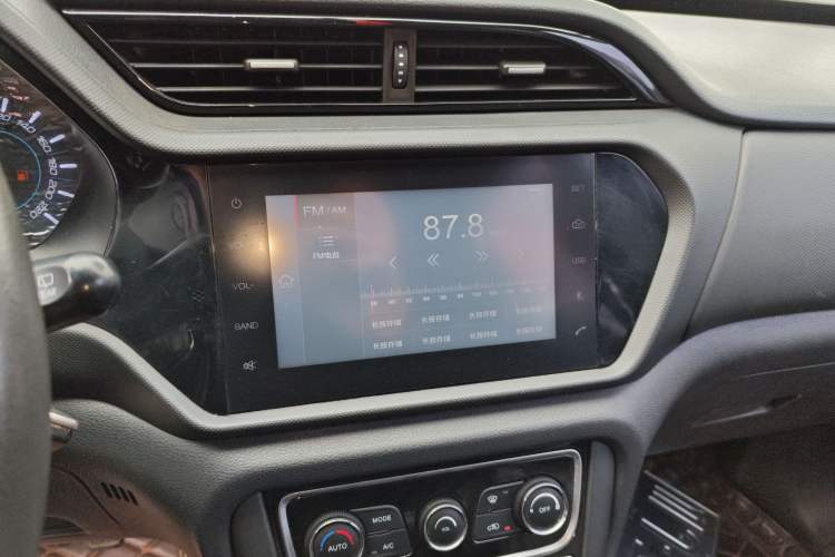 Used Chery Tiggo 3 2016 1.6L Manual ZhiShang Edition Audio And AC Panel