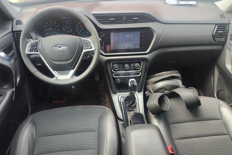 Used Chery Tiggo 3 2016 1.6L Manual ZhiShang Edition Center Console