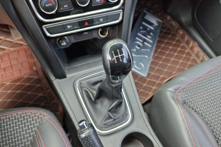 Used Chery Tiggo 3 2016 1.6L Manual ZhiShang Edition Gear Lever