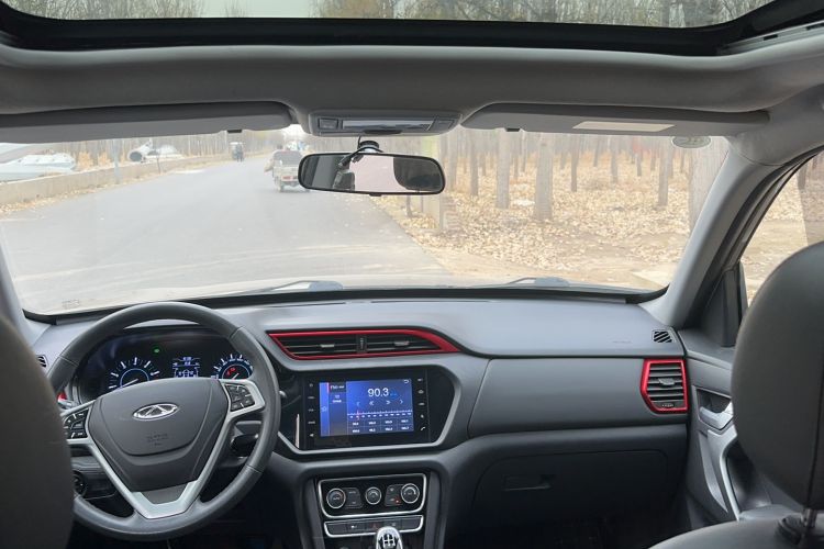 Used Chery Tiggo 3 2016 1.6L Manual ZhiShang Edition Interior 3