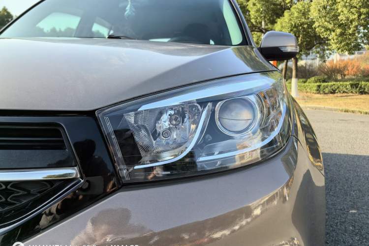 Used Chery Tiggo 3 2016 1.6L Manual ZhiShang Edition Left Front Headlight