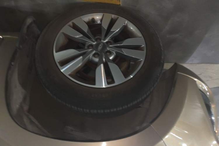 Used Chery Tiggo 3 2016 1.6L Manual ZhiShang Edition Left Front Wheel Hub