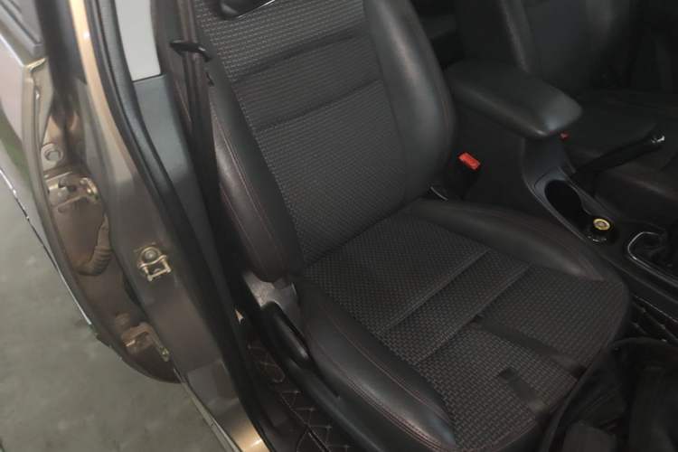 Used Chery Tiggo 3 2016 1.6L Manual ZhiShang Edition Right Front Seat