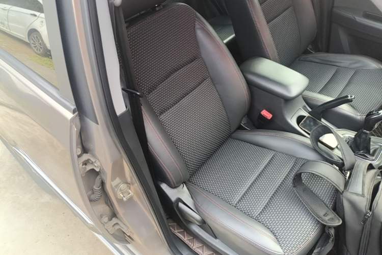 Used Chery Tiggo 3 2016 1.6L Manual ZhiShang Edition Right Front Seat