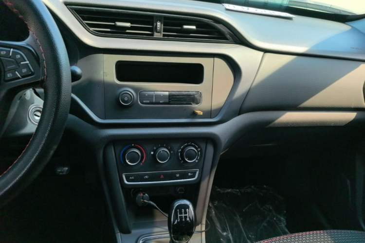 Used Chery Tiggo 3 2018 Classic Edition 1.6L Manual Comfort Model Audio And AC Panel