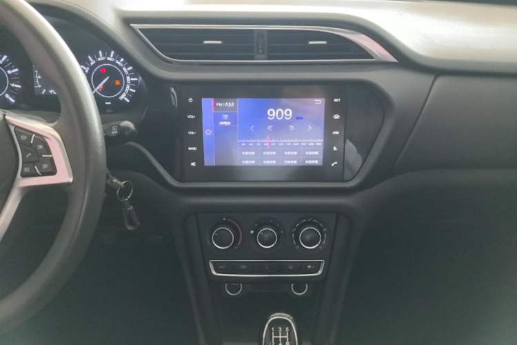 Used Chery Tiggo 3 2018 1.6L Manual Million Global Edition Audio And AC Panel