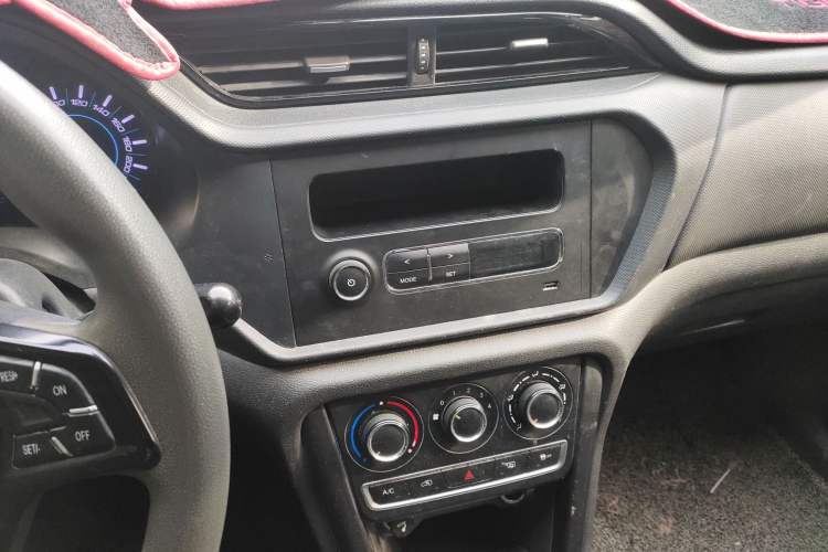 Used Chery Tiggo 3 2018 Classic Edition 1.6L Manual Comfort Model Audio And AC Panel