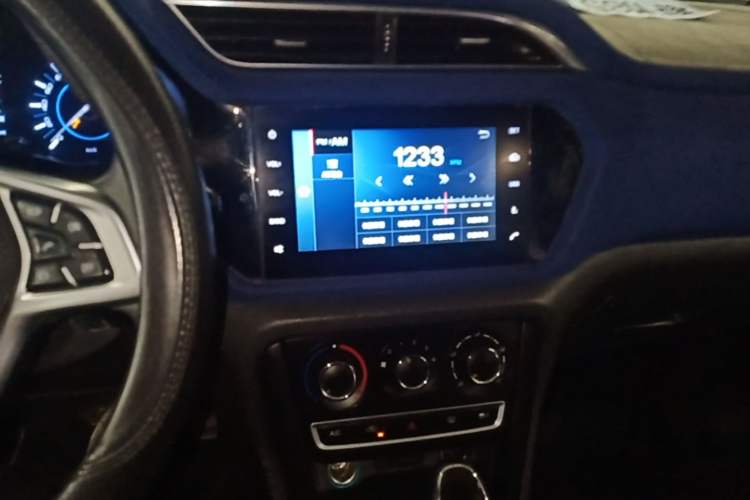 Used Chery Tiggo 3 2018 1.6L CVT Million Global Edition Audio And AC Panel
