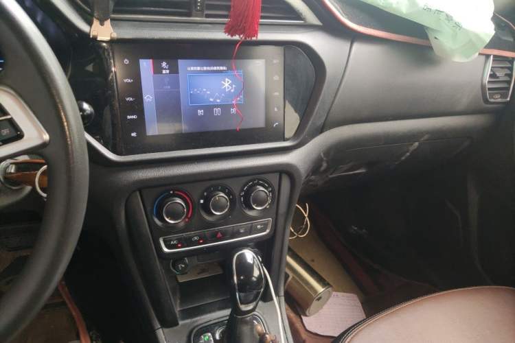 Used Chery Tiggo 3 2018 1.6L CVT Million Global Edition Audio And AC Panel