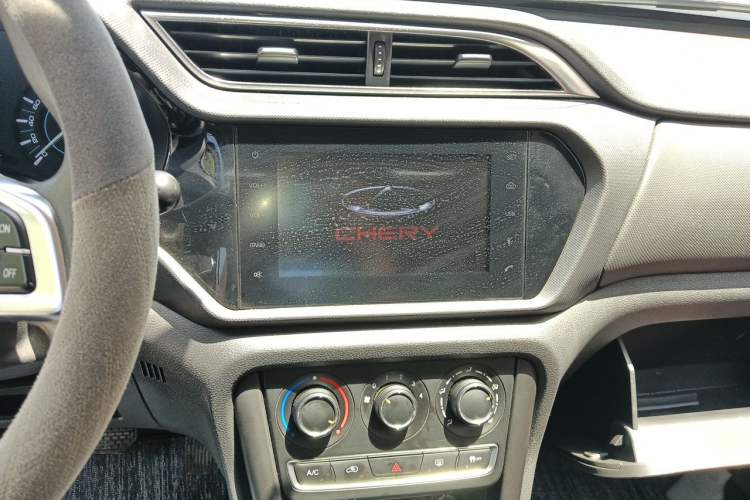 Used Chery Tiggo 3 2018 1.6L CVT Million Global Edition Audio And AC Panel