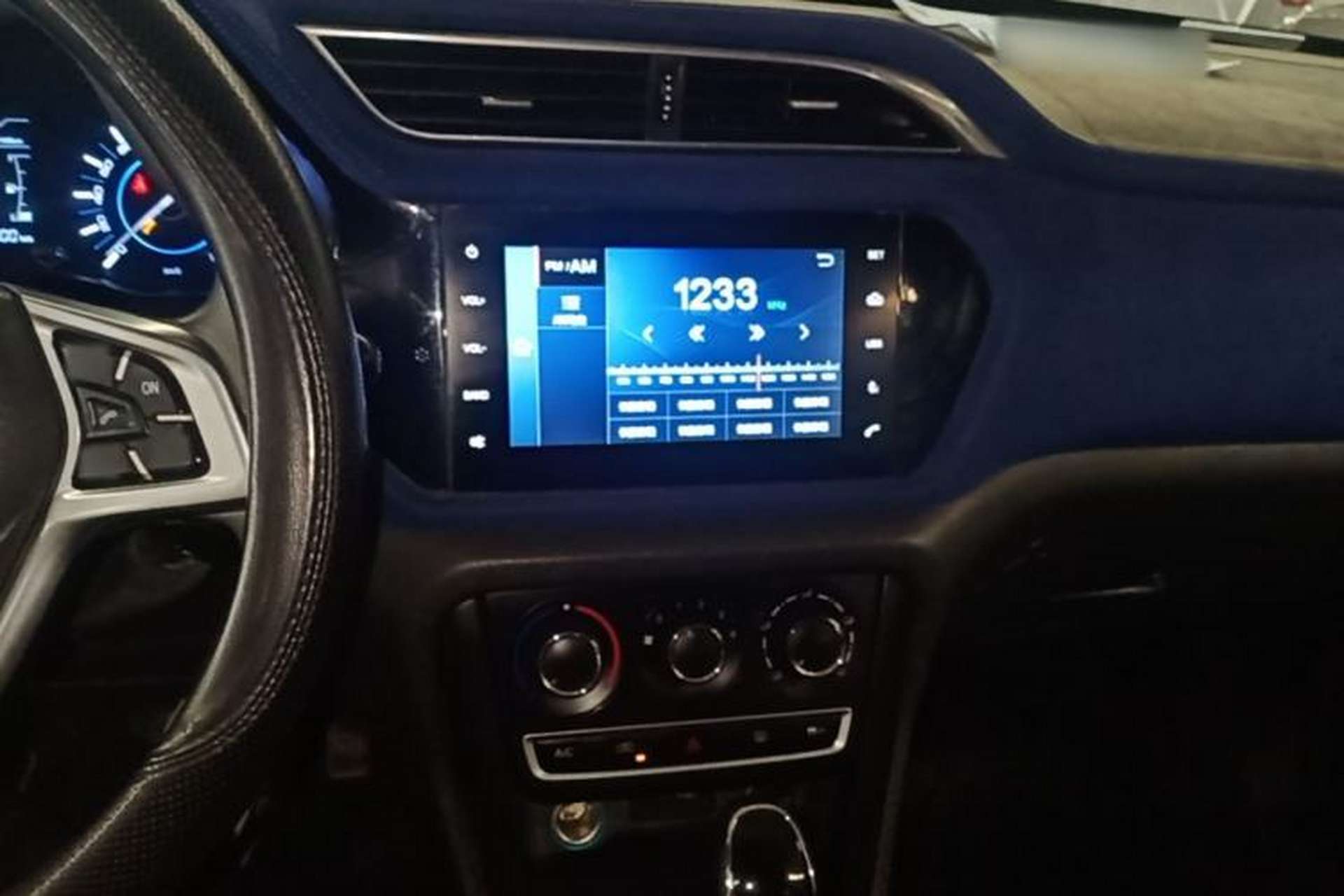 Used Chery Tiggo 3 2018 1.6L CVT Million Global Edition Center Console