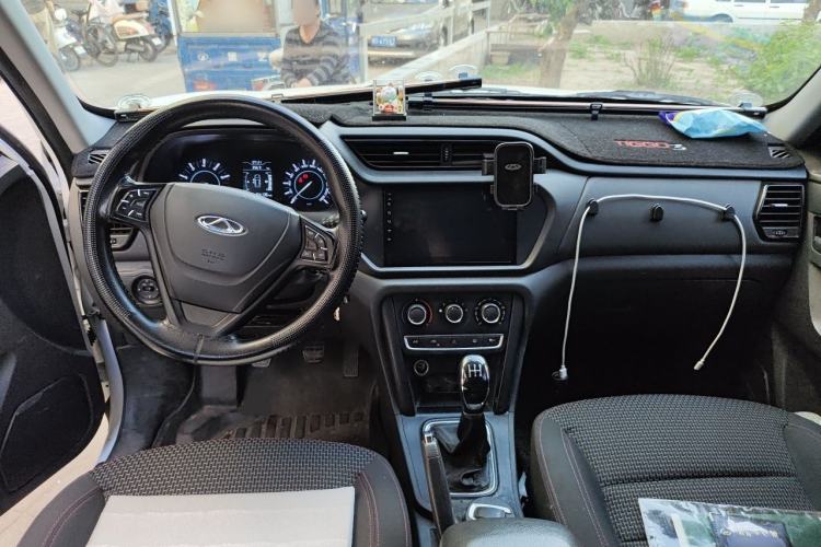 Used Chery Tiggo 3 2018 Classic Edition 1.6L Manual Comfort Model Center Console