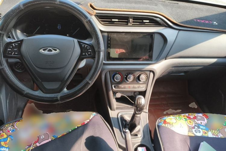 Used Chery Tiggo 3 2018 Classic Edition 1.6L Manual Comfort Model Center Console