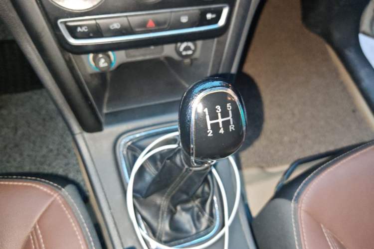 Used Chery Tiggo 3 2018 1.6L Manual Million Global Edition Gear Lever