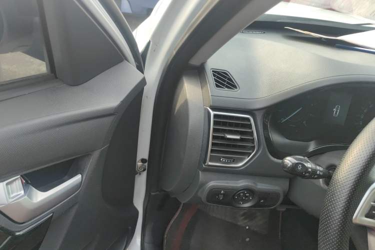 Used Chery Tiggo 3 2018 1.6L Manual Million Global Edition Interior 3
