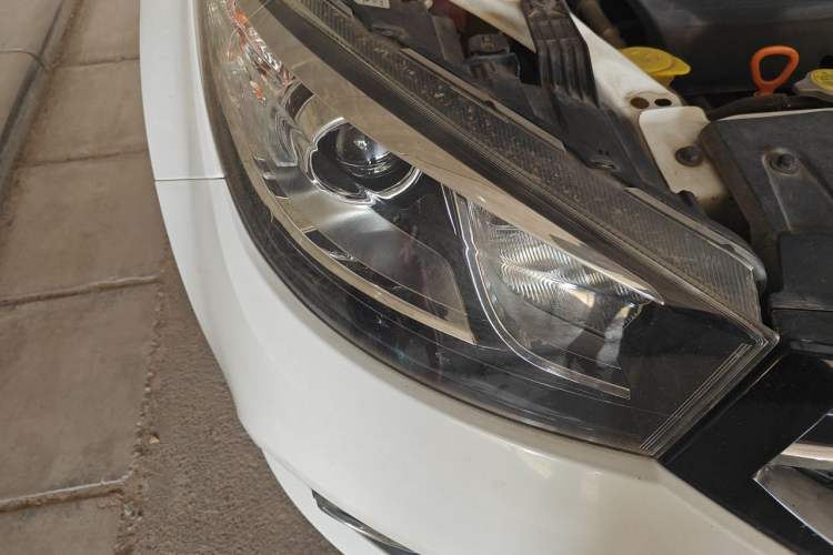 Used Chery Tiggo 3 2018 Classic Edition 1.6L Manual Elite Model Right Front Headlight