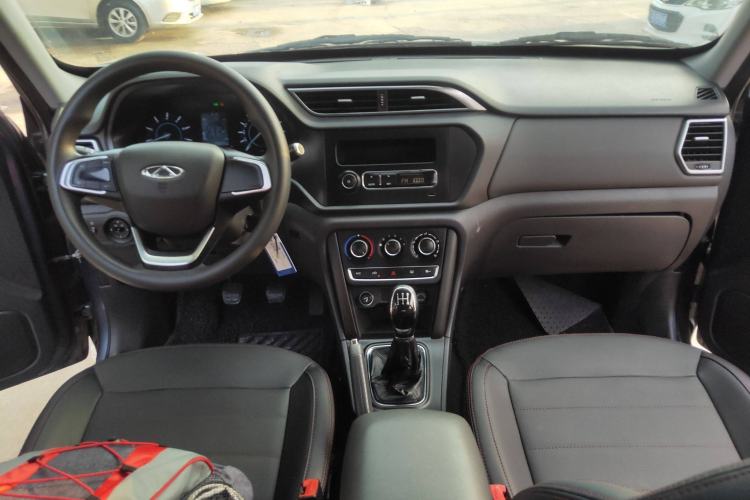 Used Chery Tiggo 3 2020 Million Global Edition 1.5L Manual Fashion Model Center Console