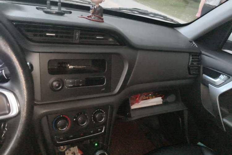 Used Chery Tiggo 3 2020 Million Global Edition 1.5L Manual Fashion Model Audio And AC Panel