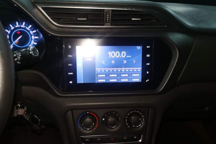 Used Chery Tiggo 3 2020 Million Global Edition 1.5T CVT Elite Model Audio And AC Panel