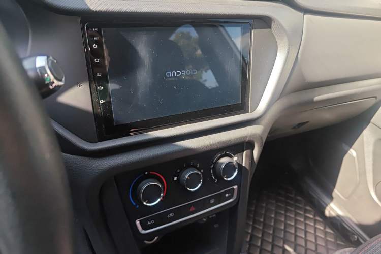 Used Chery Tiggo 3 2020 Million Global Edition 1.5L Manual Fashion Model Audio And AC Panel