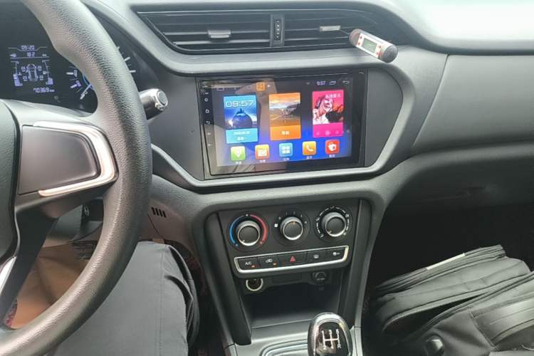 Used Chery Tiggo 3 2020 Million Global Edition 1.5L Manual Fashion Model Audio And AC Panel