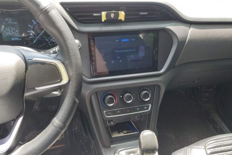 Used Chery Tiggo 3 2020 Million Global Edition 1.5L Manual Fashion Model Audio And AC Panel