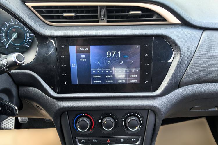Used Chery Tiggo 3 2020 Million Global Edition 1.5L Manual Elite Model Audio And AC Panel