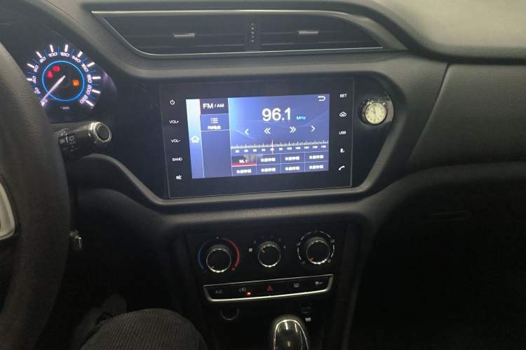 Used Chery Tiggo 3 2020 Million Global Edition 1.5T CVT Elite Model Audio And AC Panel