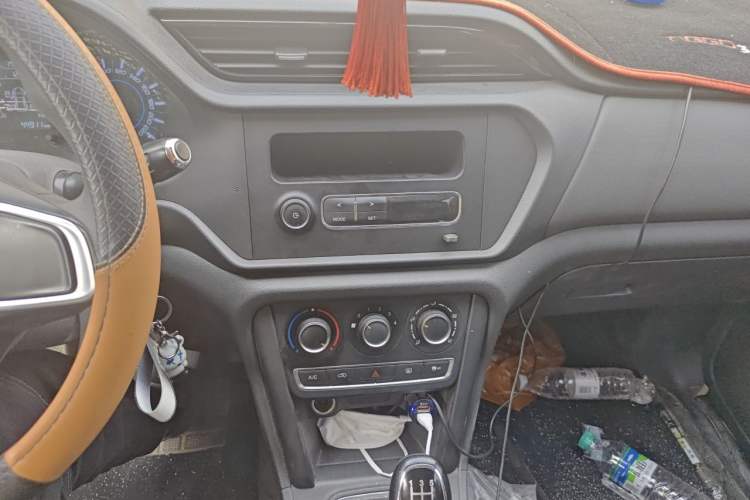 Used Chery Tiggo 3 2020 Million Global Edition 1.5L Manual Fashion Model Audio And AC Panel