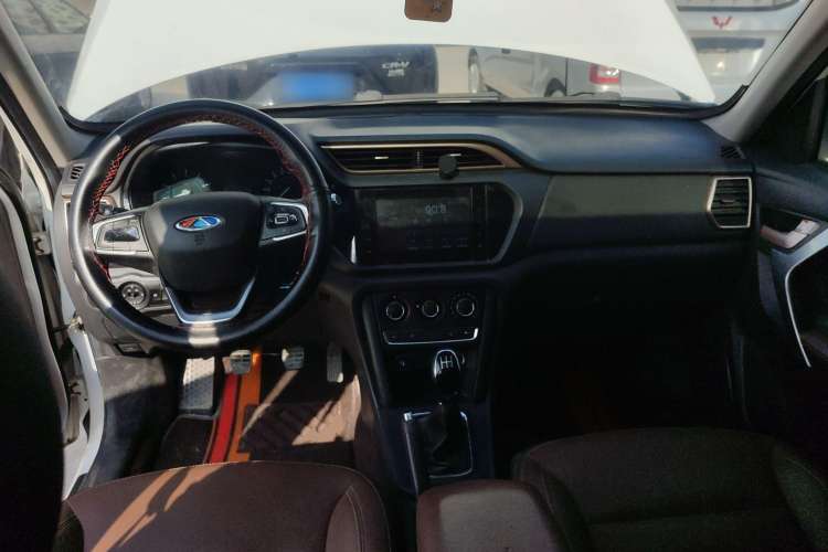Used Chery Tiggo 3 2020 Million Global Edition 1.5L Manual Elite Model Center Console