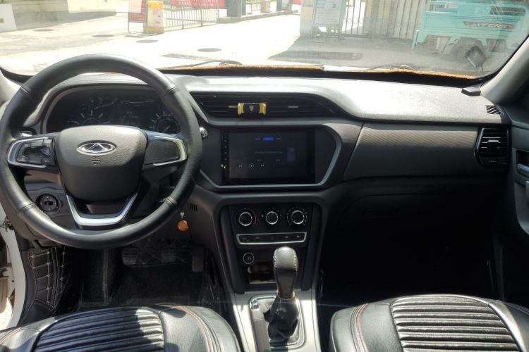 Used Chery Tiggo 3 2020 Million Global Edition 1.5L Manual Fashion Model Center Console
