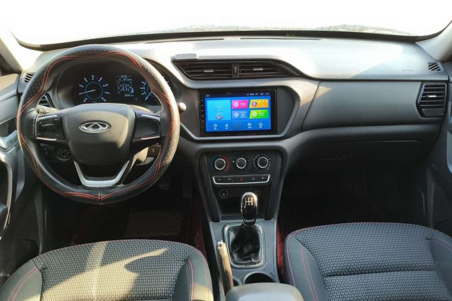 Used Chery Tiggo 3 2020 Million Global Edition 1.5L Manual Fashion Model Center Console