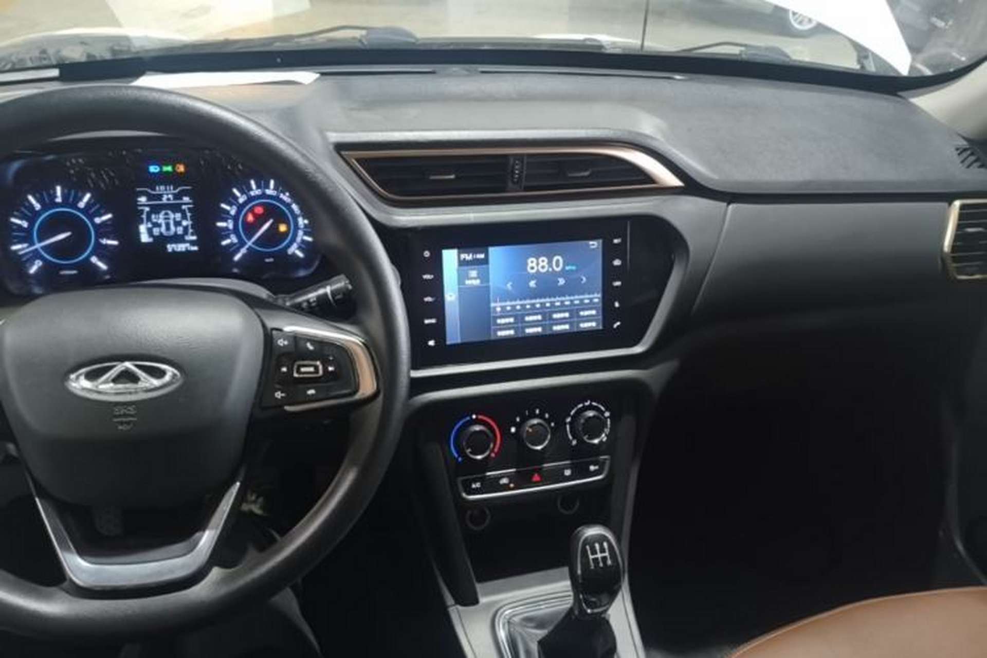 Used Chery Tiggo 3 2020 Million Global Edition 1.5L Manual Elite Model Center Console