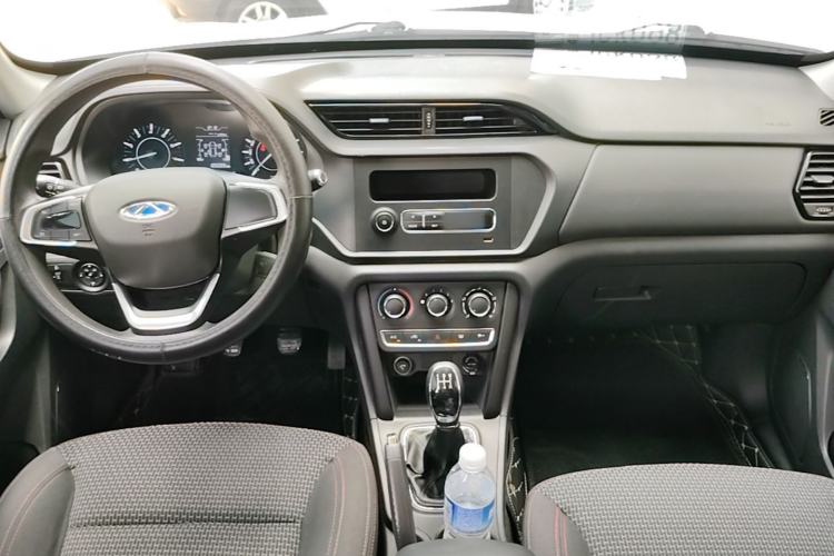 Used Chery Tiggo 3 2020 Million Global Edition 1.5L Manual Fashion Model Center Console