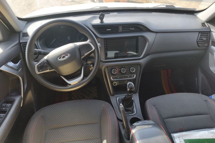 Used Chery Tiggo 3 2020 Million Global Edition 1.5L Manual Fashion Model Center Console