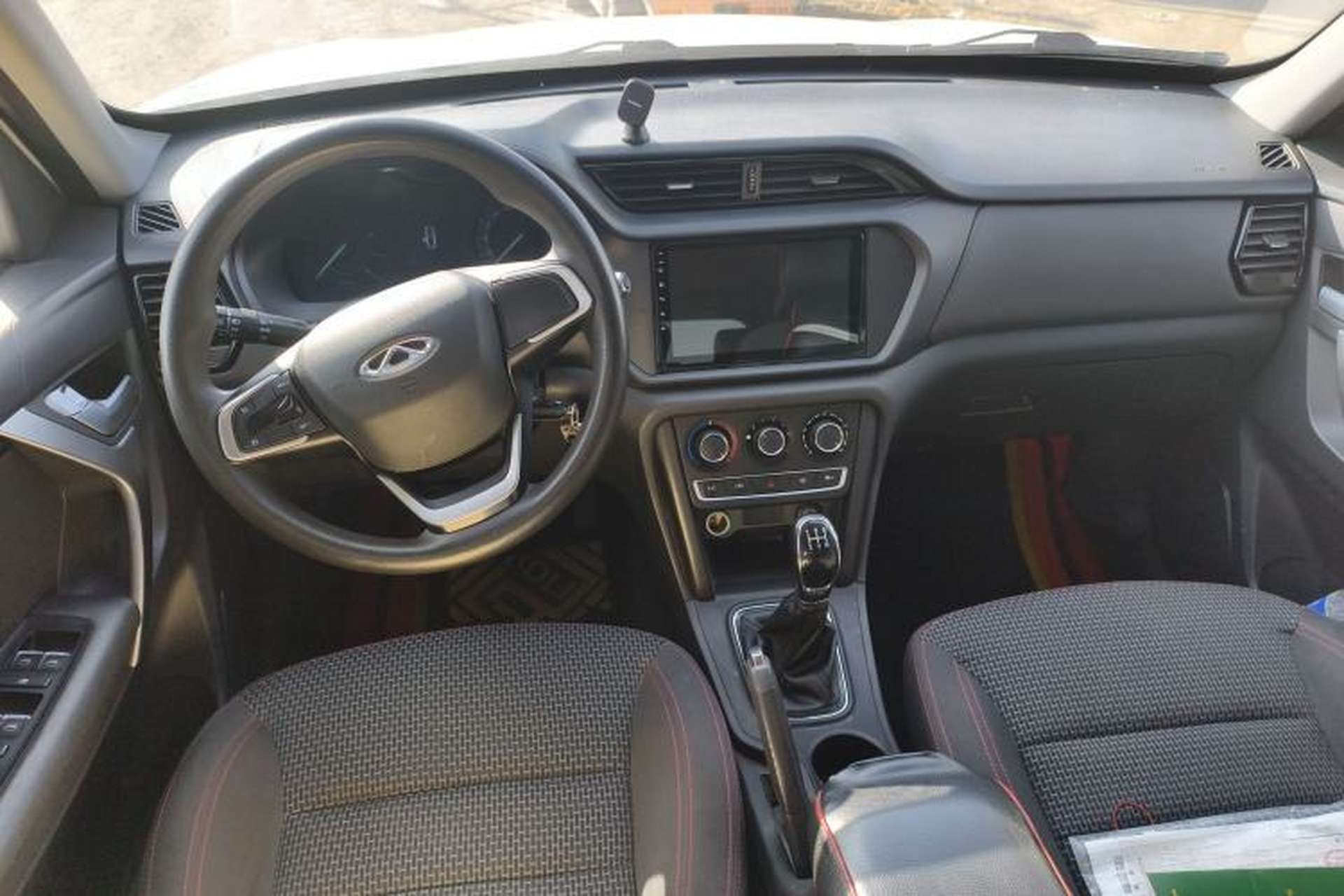 Used Chery Tiggo 3 2020 Million Global Edition 1.5L Manual Fashion Model Center Console